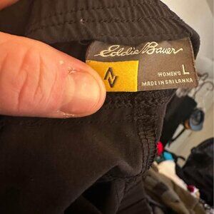Eddie Bauer Women’s Black Cargo Pants (L)